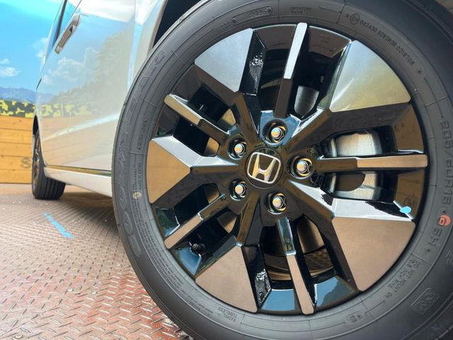 �y����16�C���`�A���~�z�C�[���z�O�ςɃ}�b�`���������A���~�z�C�[���𑕒����Ă���܂��B�e��ЊO�A���~�z�C�[����A�X�^�b�h���X�^�C�����戵�����Ă���܂��B���񂲑��k����������