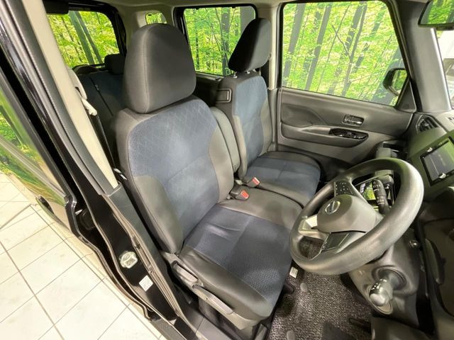 運転席シート廻りは使用感も少なく、良好な状態となっています。丁寧に使われていたことがよくわかりますね。