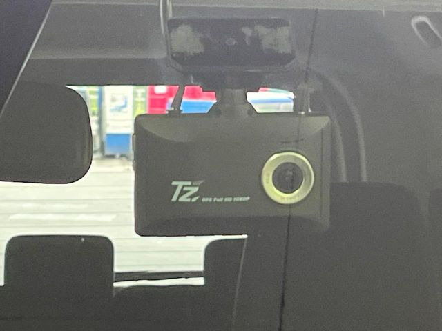 【ドライブレコーダー】ドライブレコーダー装備!走行中はもちろん、あおり運転や事故に遭遇した際、映像で記録し、万一のリスクに備えます。※記録用SDカードはお客様ご自身でご準備いただく必要があります。