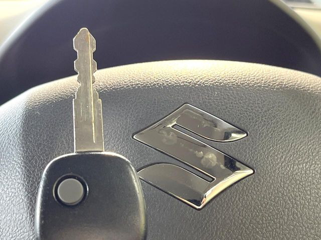【キーレス】少し離れた場所からでもボタン一つでドアの開錠・施錠ができるのでとっても便利!ドアの鍵穴周りに傷をつけることもありません♪