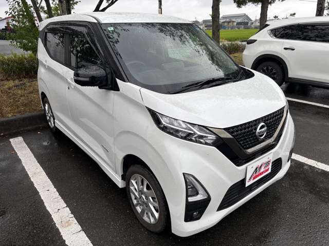 普通車は「サービスカーエムズ 本店」、軽自動車は「サービスカーエムズ 交差店」からお探し頂けます。