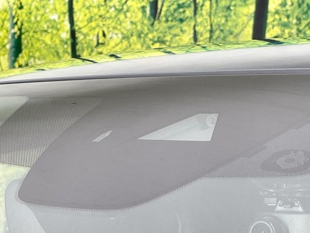 【i-ACTIVESENSE】走行中に前方の車両等を認識し、衝突しそうな時は警報とブレーキで衝突回避と被害軽減をアシスト。より安全にドライブをお楽しみいただけます。