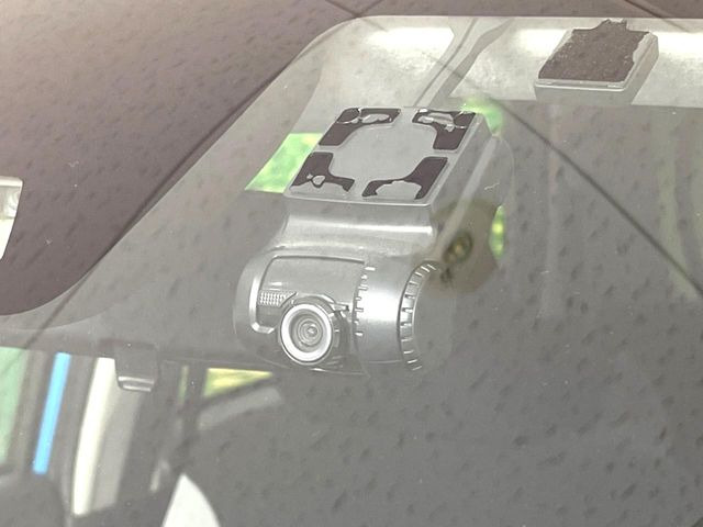 【ドライブレコーダー】ドライブレコーダー装備!走行中はもちろん、あおり運転や事故に遭遇した際、映像で記録し、万一のリスクに備えます。※記録用SDカードはお客様ご自身でご準備いただく必要があります。