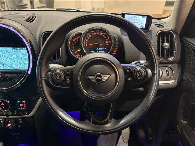 ミニクロスオーバークーパー SD オール4 4WD