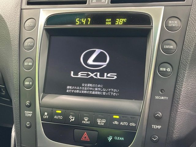 【メーカー純正ナビ】インテリアに溶け込むスタイリッシュな「専用設計」メーカーナビを装備♪視認性や操作性など基本性能にも優れ、より上質なカーライフをお楽しみいただけます。