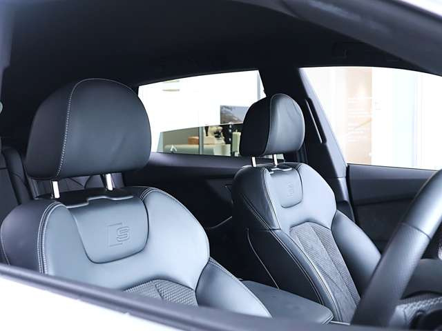 Q855 TFSI クワトロ Sライン 4WD