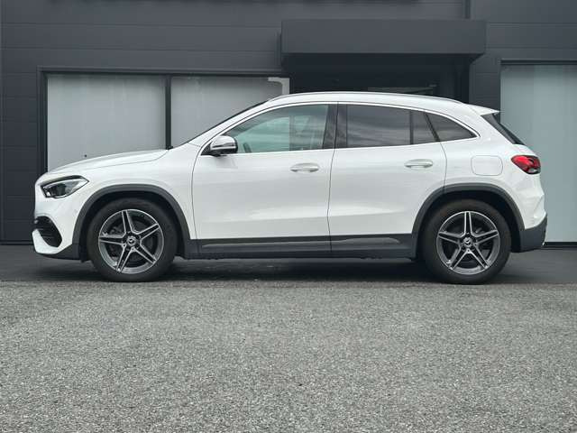 GLAクラスGLA200d 4マチック AMGラインパッケージ 4WD