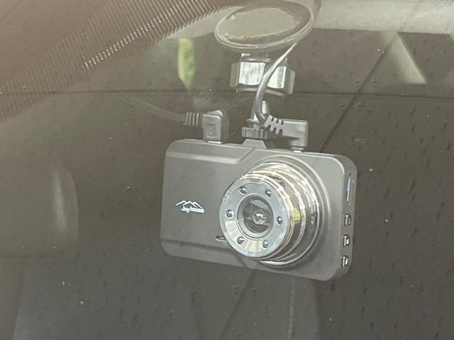 【ドライブレコーダー】ドライブレコーダー装備!走行中はもちろん、あおり運転や事故に遭遇した際、映像で記録し、万一のリスクに備えます。※記録用SDカードはお客様ご自身でご準備いただく必要があります。