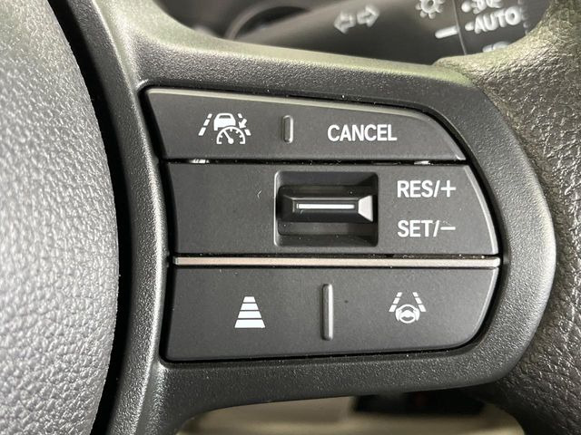 【アダプティブクルーズコントロール】高速道路での長距離走行が楽に!!自動で速度を保つクルーズコントロールが、衝突軽減システムと連携し、前方の車両を感知して車間を保つように速度調節してくれます!!
