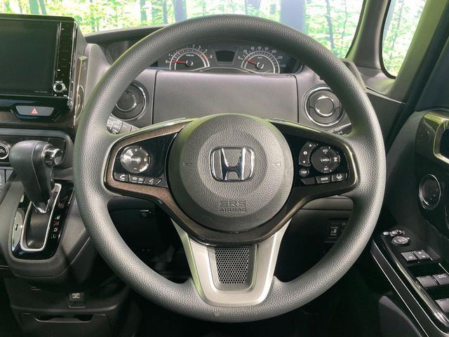 【ステアリングスイッチ】運転中、前方から目線をそらすことなく、オーディオ等の操作が可能な便利機能!安心&快適なドライブを演出してくれます♪