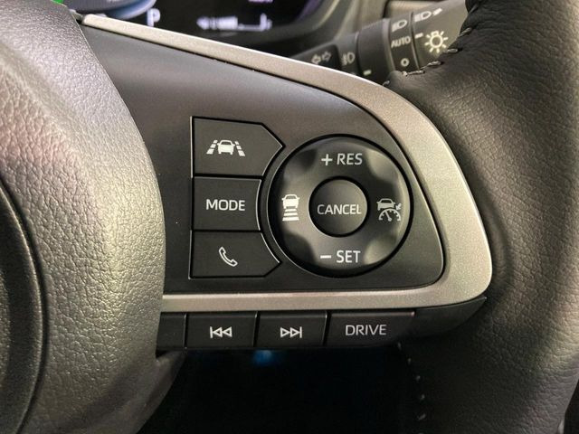 【レーダークルーズコントロール】高速道路での長距離走行が楽に!!自動で速度を保つクルーズコントロールが、衝突軽減システムと連携し、前方の車両を感知して車間を保つように速度調節してくれます!!