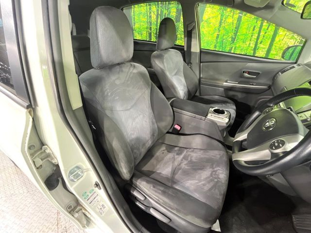 運転席シート廻りは使用感も少なく、良好な状態となっています。丁寧に使われていたことがよくわかりますね。