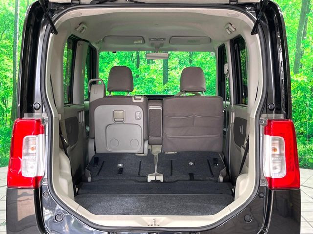 積み下ろしのしやすいデッキにはたっぷりと荷物を積み込んでいただけます。遊びから仕事まで、様々なシーンで頼れます♪