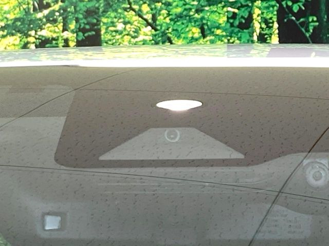 【トヨタセーフティセンス】走行中に前方の車両等を認識し、衝突しそうな時は警報とブレーキで衝突回避と被害軽減をアシスト。より安全にドライブをお楽しみいただけます。