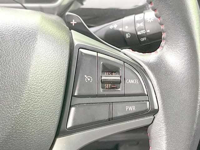 【クルーズコントロール】高速道路もラクラク走行。アクセルを離しても一定速度で走行ができ、長距離運転時の負担を軽減!加速・減速も簡単なスイッチ操作で調整できます。