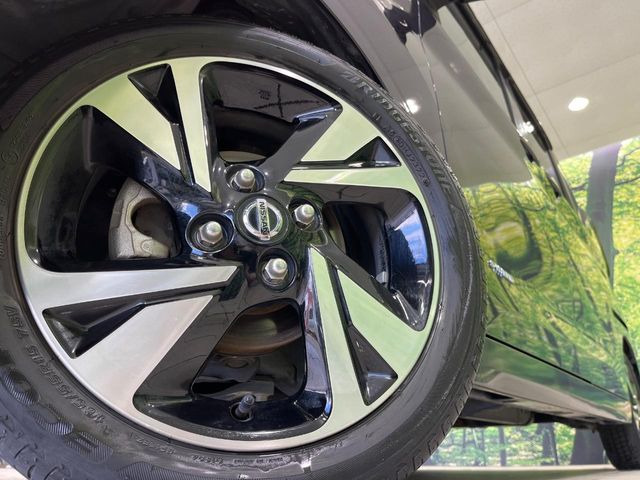�y����15�C���`�A���~�z�C�[���z�O�ςɃ}�b�`���������A���~�z�C�[���𑕒����Ă���܂��B�e��ЊO�A���~�z�C�[����A�X�^�b�h���X�^�C�����戵�����Ă���܂��B���񂲑��k����������