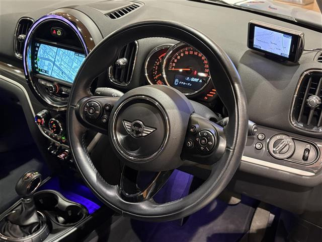 ミニクロスオーバークーパー SD オール4 4WD