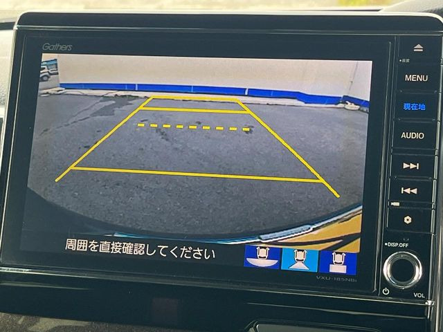 【バックカメラ】駐車時に後方がリアルタイム映像で確認できます。大型商業施設や立体駐車場での駐車時や、夜間のバック時に大活躍!運転スキルに関わらず、今や必須となった装備のひとつです!