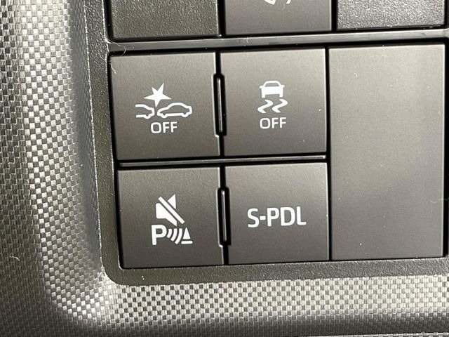 【スマートアシスト】走行中に前方の車両等を認識し、衝突しそうな時は警報とブレーキで衝突回避と被害軽減をアシスト。より安全にドライブをお楽しみいただけます。