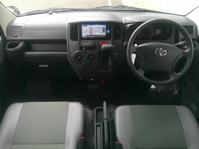 ���O���̐��|�E�K���X�n�{�f�B�R�[�e�B���O��CAR�N���[�j���O���Ǝ҂��{�H�������܂��̂ő�ϐ����B�I���b�N�X�����Ԃł݂͂Ȃ��܂ɉ��K�ȃh���C�u�����񑩁B