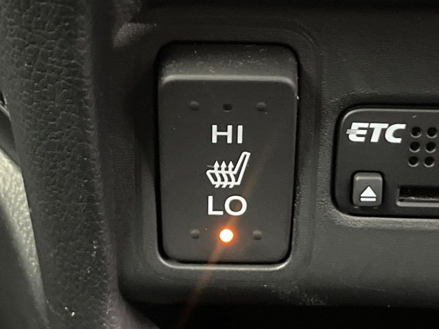【シートヒーター】寒い日に重宝するシートヒーター!エアコンより早く温まってくれるので寒がりの人も安心ですね♪エアコンの温風は乾燥するから苦手、という方にもをおすすめです。