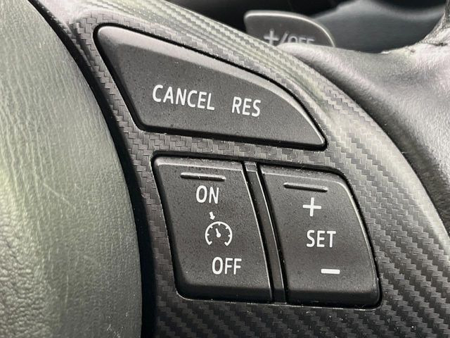 【クルーズコントロール】高速道路もラクラク走行。アクセルを離しても一定速度で走行ができ、長距離運転時の負担を軽減!加速・減速も簡単なスイッチ操作で調整できます。