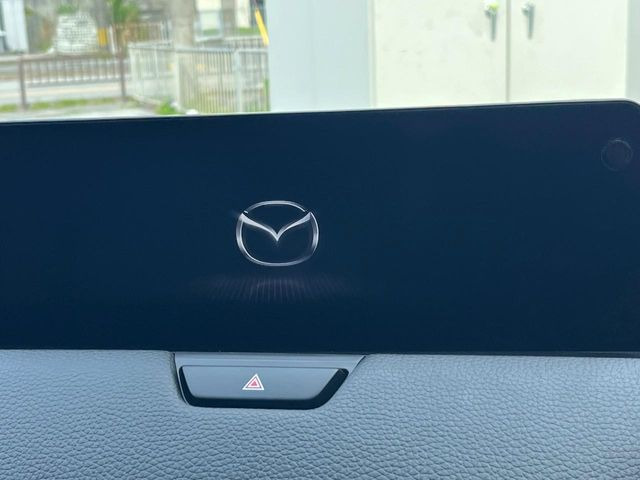 【メーカー純正ナビ】インテリアに溶け込むスタイリッシュな「専用設計」メーカーナビを装備♪視認性や操作性など基本性能にも優れ、より上質なカーライフをお楽しみいただけます。