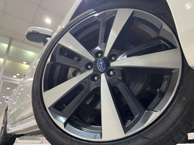 �y����18�C���`�A���~�z�C�[���z�O�ςɃ}�b�`���������A���~�z�C�[���𑕒����Ă���܂��B�e��ЊO�A���~�z�C�[����A�X�^�b�h���X�^�C�����戵�����Ă���܂��B���񂲑��k����������