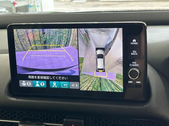 【マルチビューカメラシステム】専用のカメラにより、上から見下ろしたような視点で360度クルマの周囲を確認することができます☆死角部分も確認しやすく、狭い場所での切り返しや駐車もスムーズに行えます。