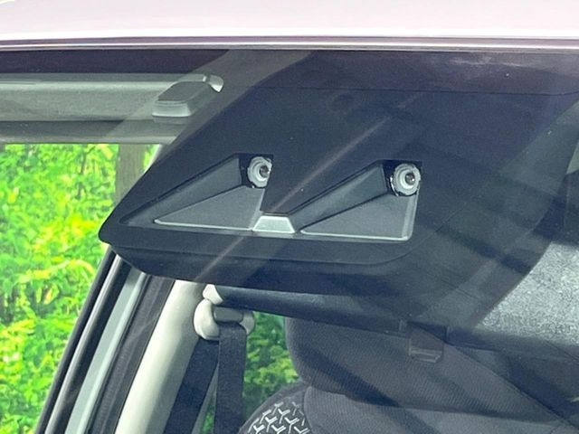 【トヨタセーフティセンス】走行中に前方の車両等を認識し、衝突しそうな時は警報とブレーキで衝突回避と被害軽減をアシスト。より安全にドライブをお楽しみいただけます。