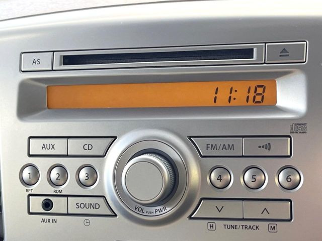 お好きな音楽を車内でお楽しみいただけます♪スピーカー交換・ウーハー追加などの音質向上や、最新ナビ・後席モニター等の取り付けも是非ご相談ください!