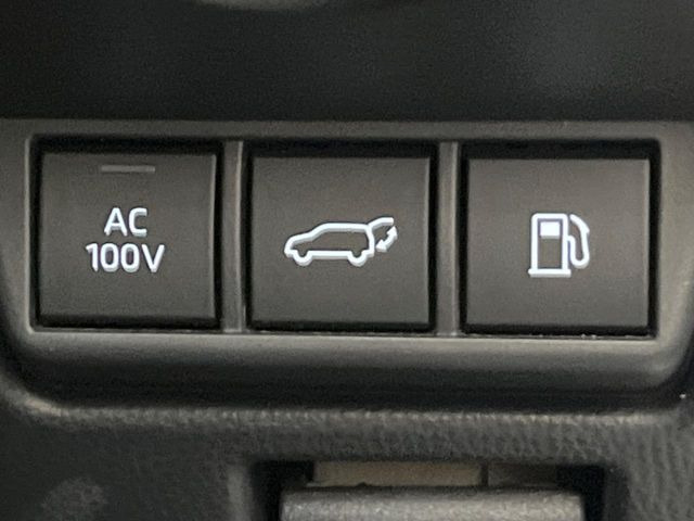 【パワーバックドア】スマートキーや運転席のボタンを押すだけでリアゲートが自動で開閉します!荷物を持っている時や、高い位置にあるバックドアを閉める際に便利な機能です♪