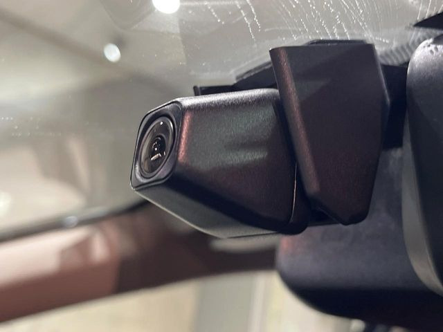 【ドライブレコーダー】ドライブレコーダー装備!走行中はもちろん、あおり運転や事故に遭遇した際、映像で記録し、万一のリスクに備えます。※記録用SDカードはお客様ご自身でご準備いただく必要があります。