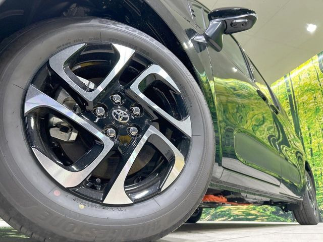 【純正オプション15インチアルミホイール】純正オプションホイールを装着。走行性能の向上に加え、外観もよりスタイリッシュになっていま