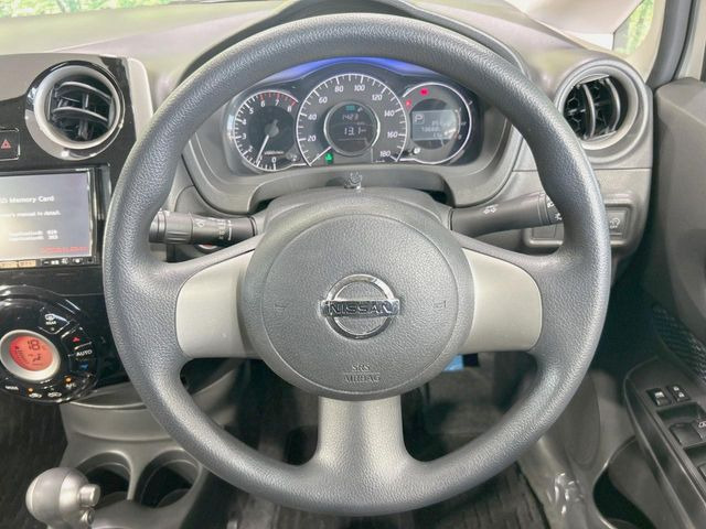 �C���e���A�ɍ��킹���f�U�C���̃X�e�A�����O�́A�^�]�������̂��Ƃ��l���A�^�]���₷���`��A�傫���ł��B�����x�A���ۂɐG���Ă��m���߂��������B