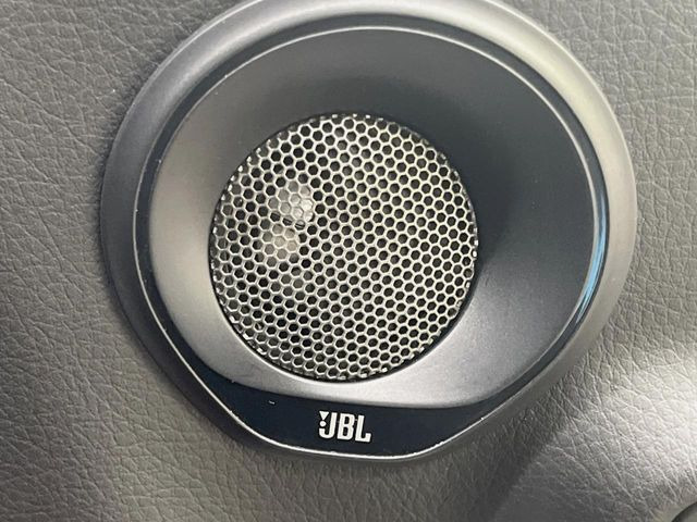 �yJBL�T�E���h�V�X�e���z���[�J�[�I�v�V�����̍��i�ʃT�E���h�V�X�e���𓋍ځB��p�̃`���[�j���O���{���ꂽ�召�l�X�ȃX�s�[�J�[����ǎ��ȃT�E���h���t�ł��A�Տꊴ���ӂ�鉹����Ԃ����o���܂��B