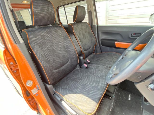 運転席シート廻りは使用感も少なく、良好な状態となっています。丁寧に使われていたことがよくわかりますね。