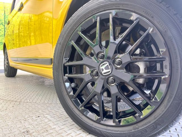 �y�����A���~�z�C�[���z�O�ςɃ}�b�`���������A���~�z�C�[���𑕒����Ă���܂��B�e��ЊO�A���~�z�C�[����A�X�^�b�h���X�^�C�����戵�����Ă���܂��B���񂲑��k����������