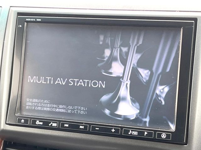 【純正8インチナビ】人気の純正ナビを装備しております。ナビの使いやすさはもちろん、オーディオ機能も充実!キャンプや旅行はもちろん、通勤や買い物など普段のドライブも楽しくなるはず♪