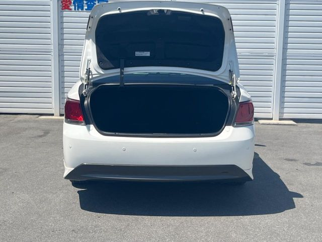 積み下ろしのしやすいデッキにはたっぷりと荷物を積み込んでいただけます。遊びから仕事まで、様々なシーンで頼れます♪