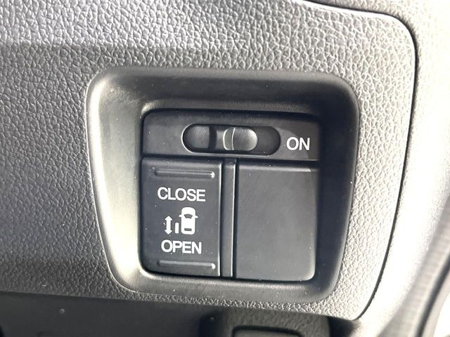【パワースライドドア】スマートキーや運転席のスイッチでスライドドアの開閉が可能♪電動だから力を入れてドアを開ける必要が無く、小さいお子様でも、重い荷物を持っている時もラクに開け閉めできます♪