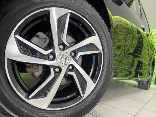 �y����17�C���`�A���~�z�C�[���z�O�ςɃ}�b�`���������A���~�z�C�[���𑕒����Ă���܂��B�e��ЊO�A���~�z�C�[����A�X�^�b�h���X�^�C�����戵�����Ă���܂��B���񂲑��k����������