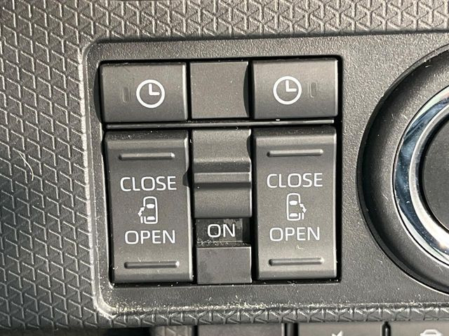 【両側パワースライドドア】スマートキーや運転席のスイッチで後席両側スライドドアの開閉が可能♪電動だから力を入れてドアを開ける必要が無く、小さなお子様でも簡単に開け閉めでき快適です♪