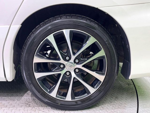 �y����18�C���`�A���~�z�C�[���z�O�ςɃ}�b�`���������A���~�z�C�[���𑕒����Ă���܂��B�e��ЊO�A���~�z�C�[����A�X�^�b�h���X�^�C�����戵�����Ă���܂��B���񂲑��k����������
