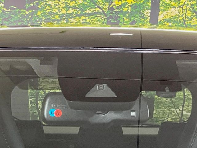 【トヨタセーフティセンス】走行中に前方の車両等を認識し、衝突しそうな時は警報とブレーキで衝突回避と被害軽減をアシスト。より安全にドライブをお楽しみいただけます。