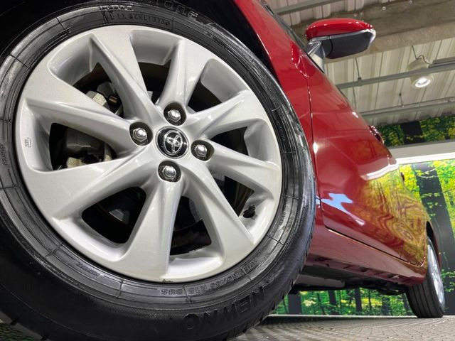 【純正15インチアルミホイール】外観にマッチした純正アルミホイールを装着しております。各種社外アルミホイールや、スタッドレスタイヤも取扱いしております。是非ご相談ください♪