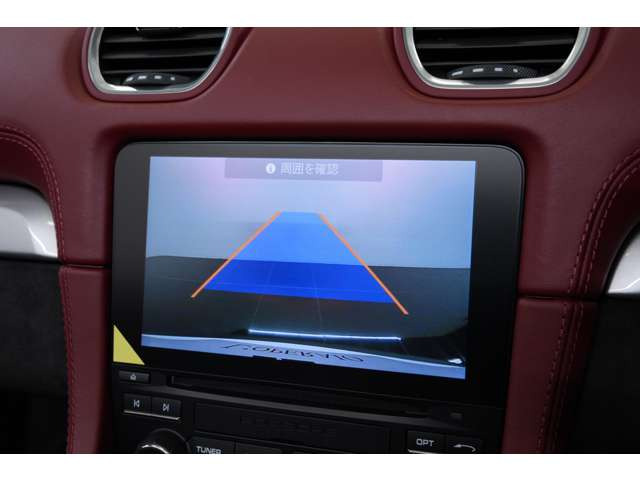 PCM�i�r�Q�[�V�������W���[����Apple CarPlay�𑕔��B�X�|�[�c�J�[�ł���Ȃ���A����̈ړ��ł����K�ɂ��g�����������܂��B