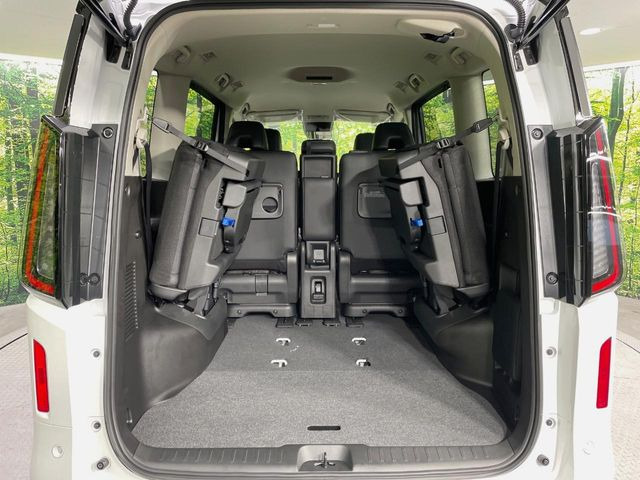 普段のお買い物や通勤、送迎等に十分な荷室スペースを確保しております。セカンドシートを倒すと、大きな荷物の積載も可能です♪
