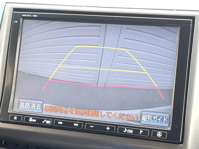 【バックカメラ】駐車時に後方がリアルタイム映像で確認できます。大型商業施設や立体駐車場での駐車時や、夜間のバック時に大活躍!運転スキルに関わらず、今や必須となった装備のひとつです!