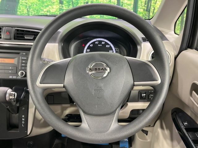 インテリアに合わせたデザインのステアリングは、運転される方のことも考え、運転しやすい形状、大きさです。是非一度、実際に触ってお確かめください。